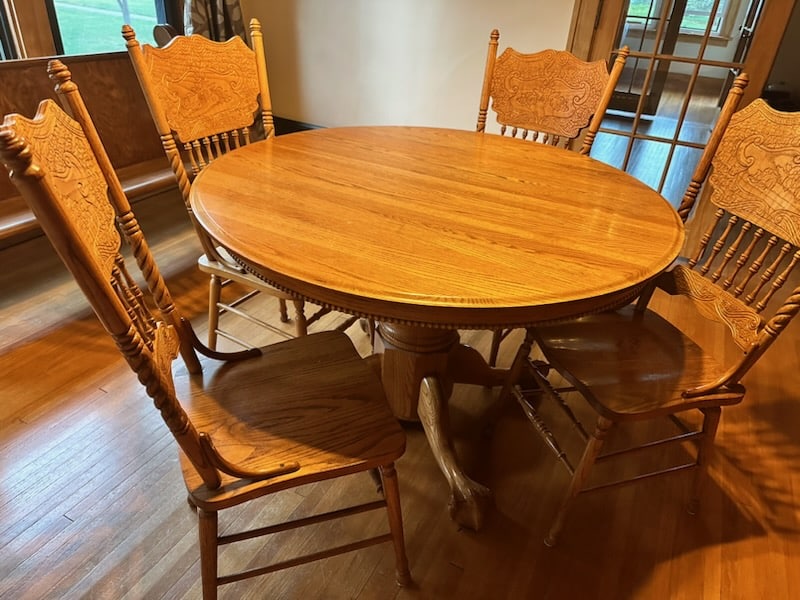 Oak Table & Chairs KIWA Radio