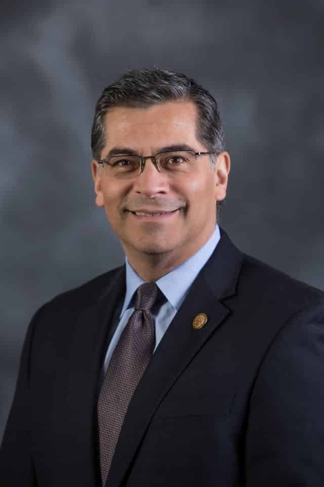 in-iowa-us-hhs-secretary-urges-more-iowans-to-get-vaccinated